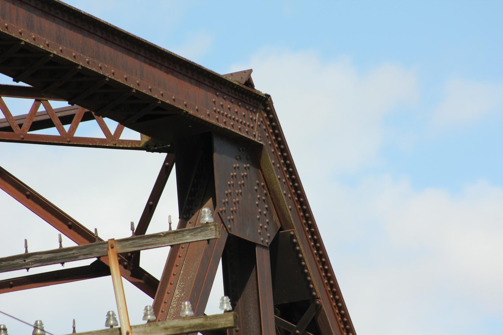 Upper angle connection